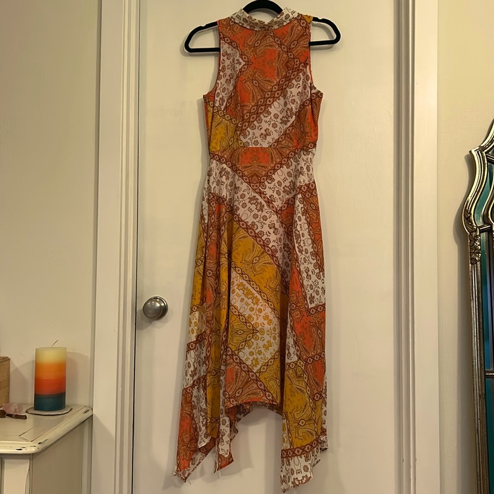 Size 4 Vince Camuto open back handkerchief midi dress